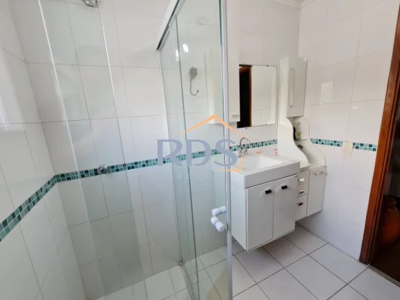 Imagem Oportunidade única, casa com 4 suítes, 5 vagas e piscina.