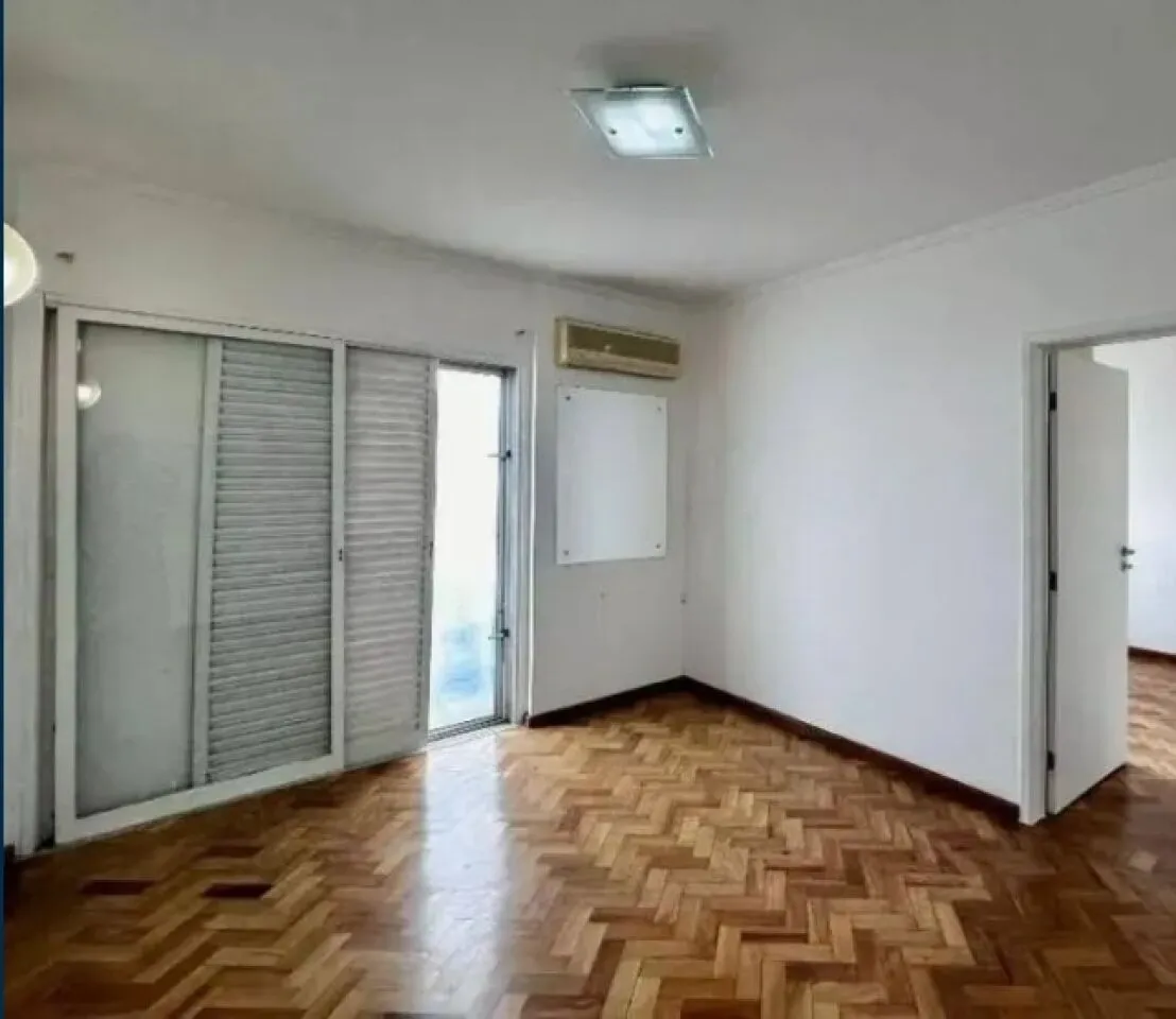Imagem Cobertura Reformada com Vista Panorâmica, Piscina e 4 Dormitórios no Campo Belo.