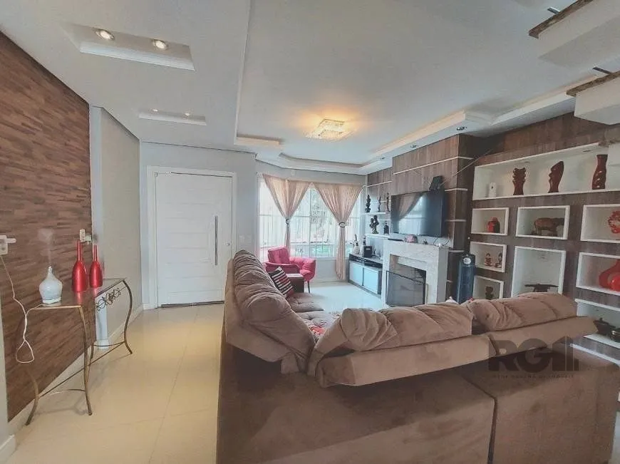 Imagem Excelente casa de 250m² com 3 dormitórios no bairro Sarandi.