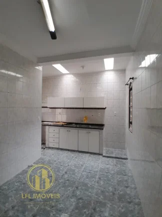Imagem Sobrado para Locação, com Suíte e Varanda na Vila Gumercindo.