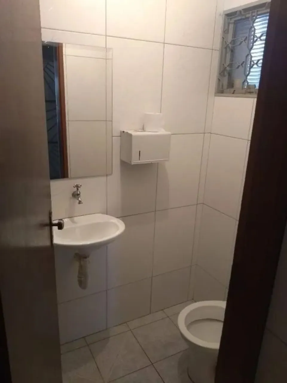 Imagem Salão comercial para locação no Jardim Maria Antônia Prado, Sorocaba-SP: 1 sala, 2 banheiros, 100m² - Ótima oportunidade!