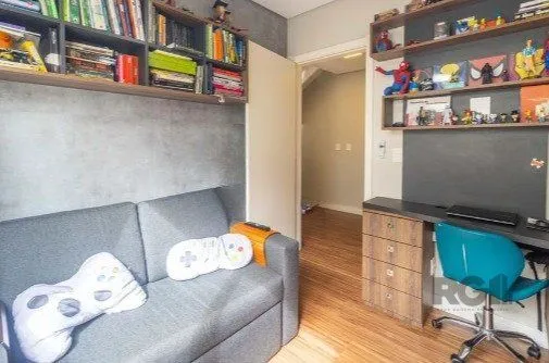 Imagem Casa impecável e mobiliada, com 3 niveis, possui 3 dormitórios sendo 1 suíte, 4 banheiros