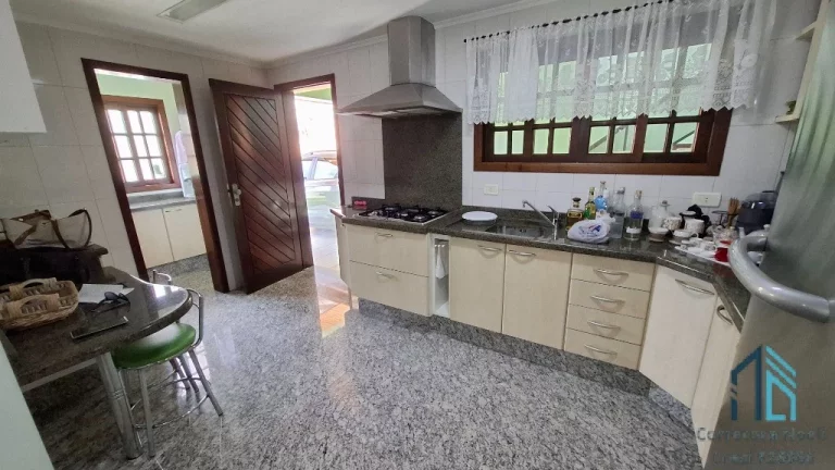 Imagem Casa com edícula, 04 quartos sendo 2 suítes, amplo terreno fundos, no Atuba em Curitiba PR
