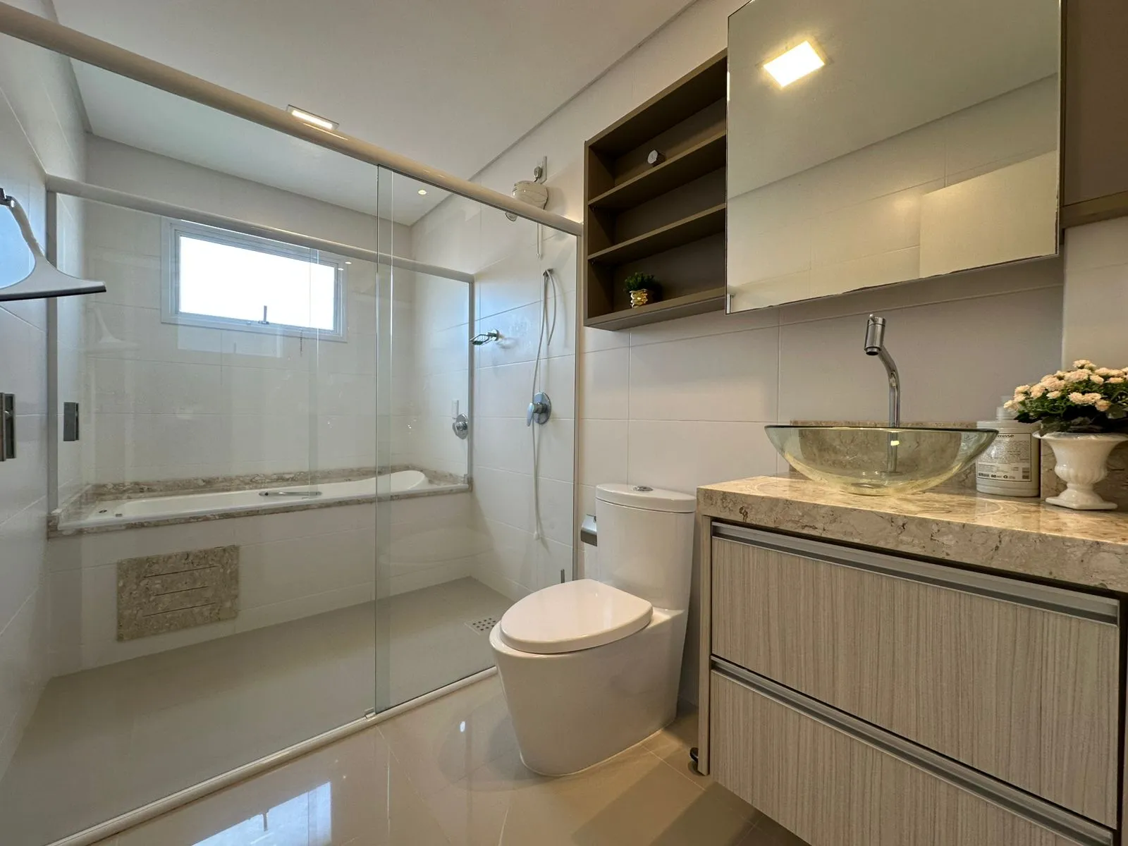 Imagem Apartamento à venda com 134m2 por R$ 2.100.000,00