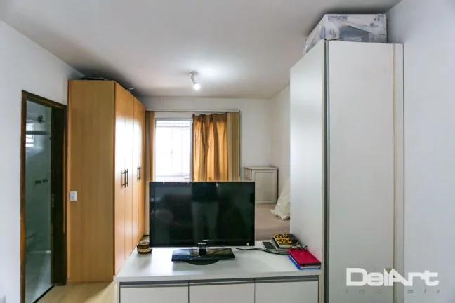 Imagem Stúdio residencial c/ sacada - 01 quadra do Shopping Curitiba - andar alto - 35,05m2 privativos - Semi-mobiliado - R$ 370.000,00.