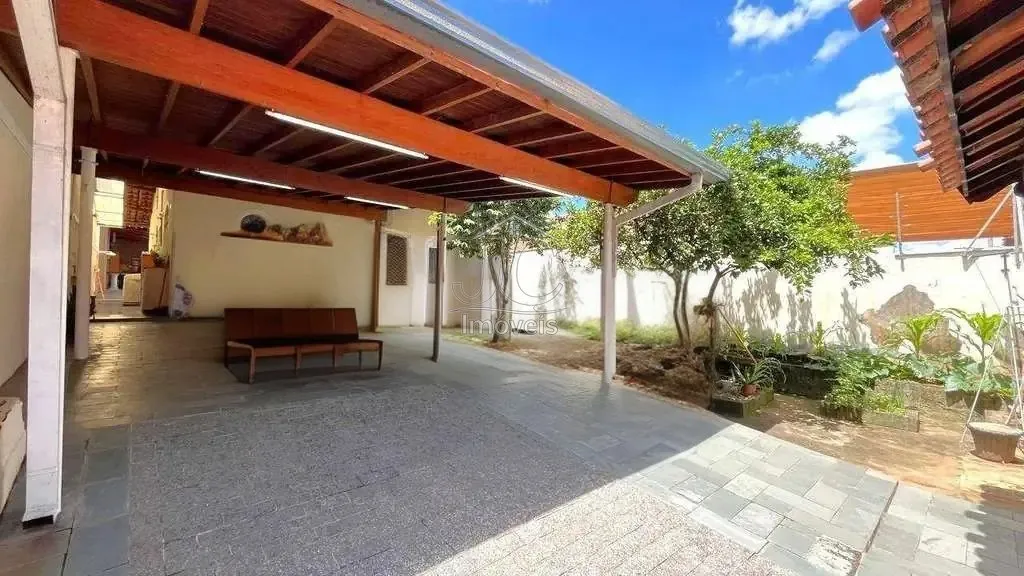 Foto do imóvel Casa com 3 dormitórios e amplo terreno na Vila Santana em Valinhos! em Jardim Santana, Valinhos - SP