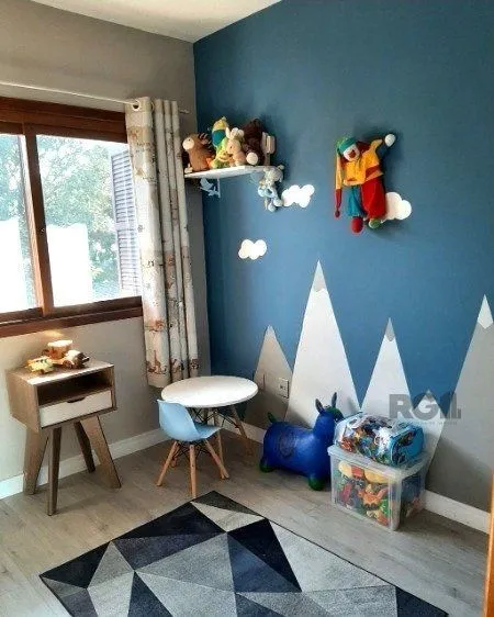 Imagem Sobrado triplex no Partenon de 3 dormitórios e 2 vagas