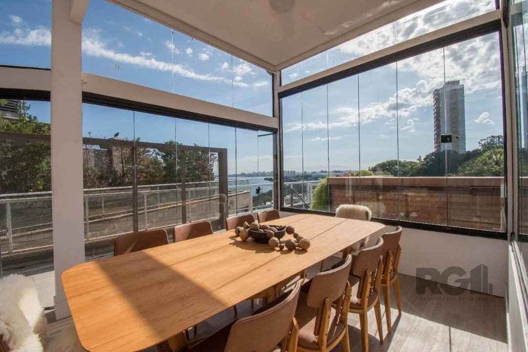 Imagem Cobertura de alto padrão, construtora Clave, vista perene para o Rio, 3 suítes, piscina, 3 vagas cobertas.