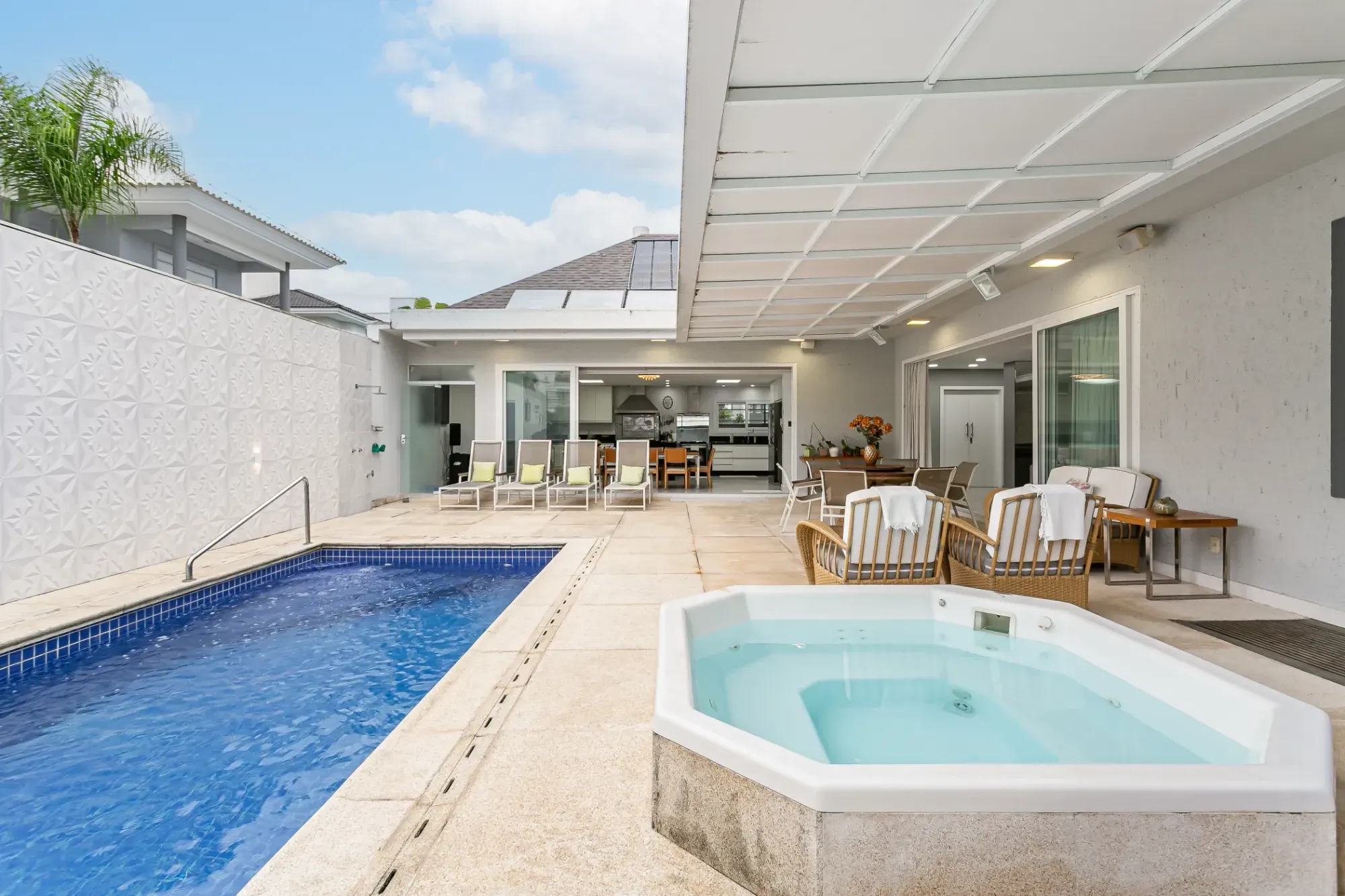 Imagem Casa com 3 Quartos à Venda, 390 m² em Jurerê - Florianópolis