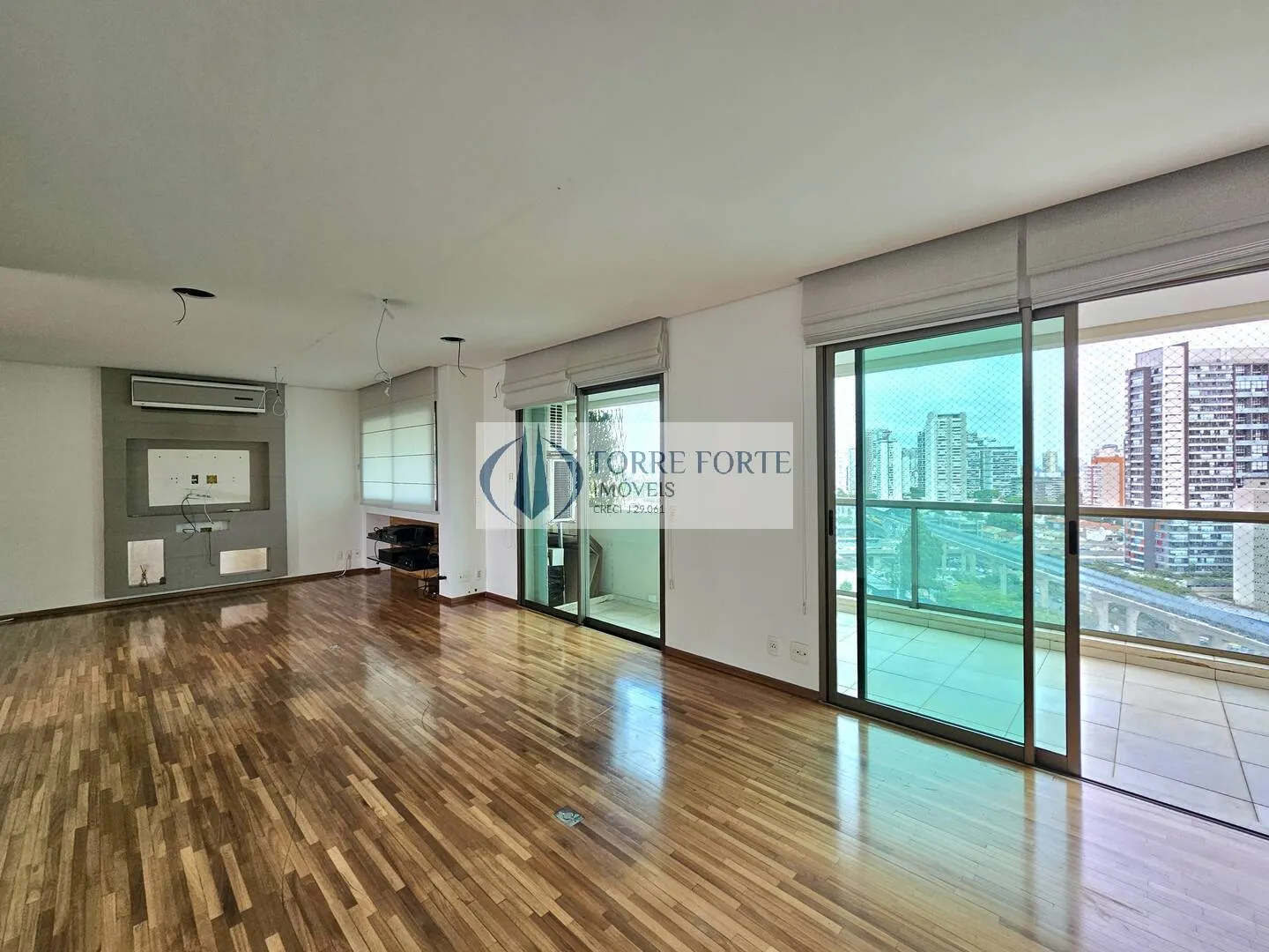Imagem Excelente apartamento, 3 suítes 5 banheiros 3 vagas de garagem, no Brooklin