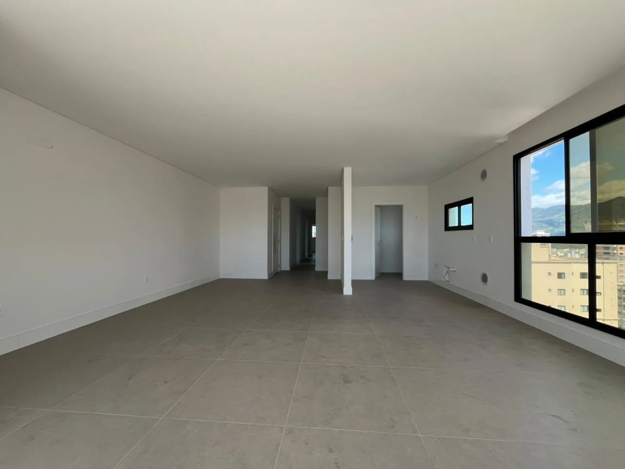 Imagem Apartamento com vista para o mar à venda com 137m2 por R$ 2.633.367,00
