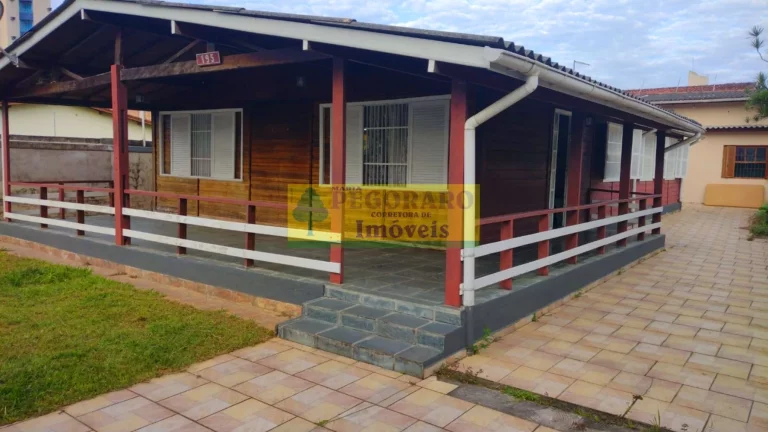 Imagem Imperdível Casa de 4 Quartos na Prainha, Caraguatatuba-SP: 2 Suítes, 2 Salas, 4 Banheiros, 4 Vagas de Garagem!