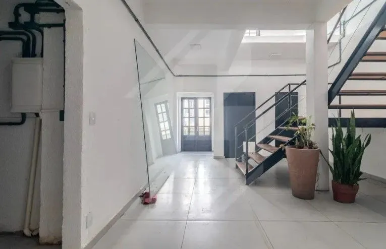 Imagem MÁFFER IMÓVEIS ALUGA - AMPLO PRÉDIO COMERCIAL COM 2 PAVIMENTOS Bairro Floresta - Porto Alegre Excelente prédio comercial, próximo ao shopping Total