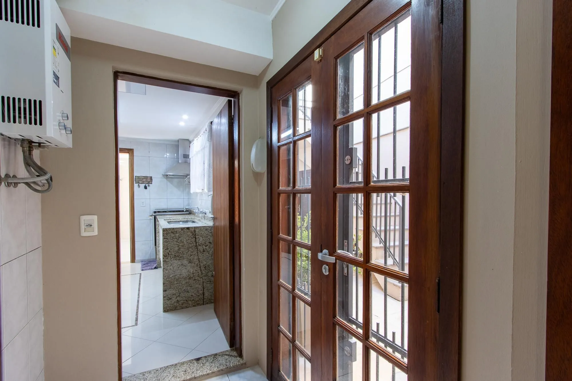 Imagem Excelente casa de 3 dormitórios, 1 suíte, pátio, piscina e vaga para 2 carros cobertas.