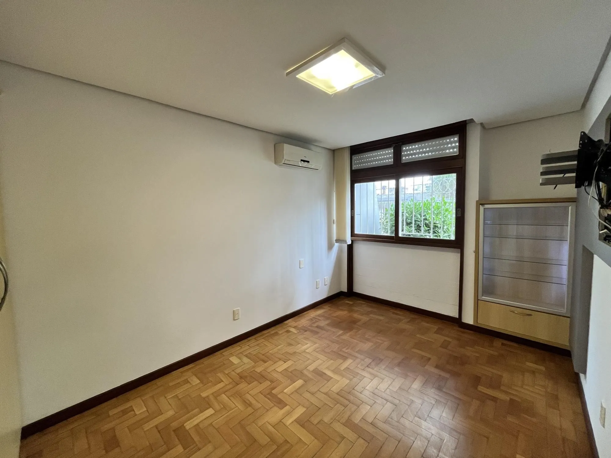 Imagem Casa para Venda - 160m², 3 dormitórios, sendo 1 suites, Jardim Botânico