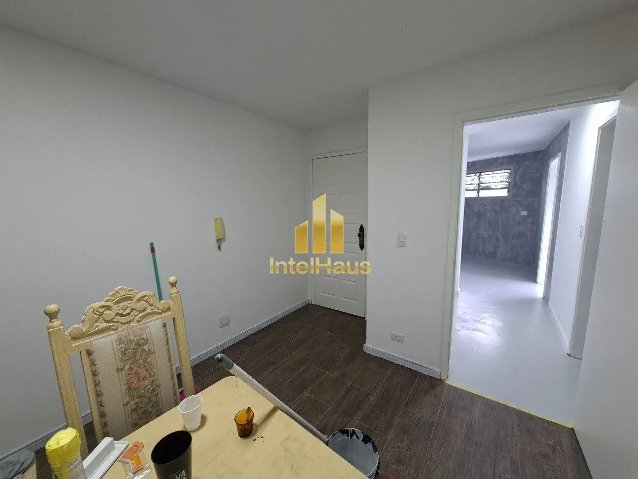 Imagem Apresentamos este excelente apartamento de frente no primeiro andar do Edifício Jalu. Situado na Ru...