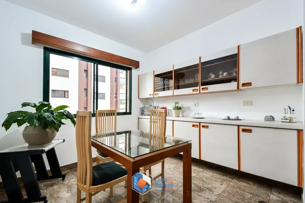 Imagem Apartamento para venda em Moema com 4 quartos, sendo 3 suítes, 222m²
