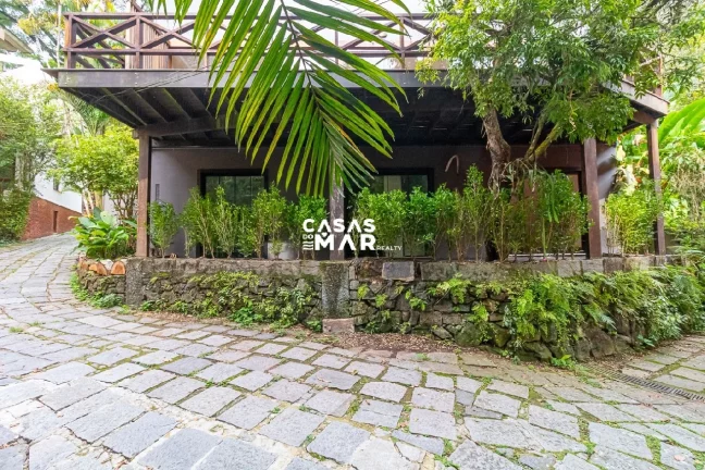 Imagem Linda Casa Reformada e Modernizada de 4 quartos em Condomínio cobiçado em São Conrado