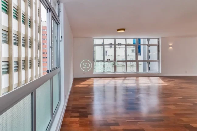 Imagem 02 Vagas de Garagem 267,75 m² de área útil 03 suítes (sendo uma master com banheiro senhor e sen...