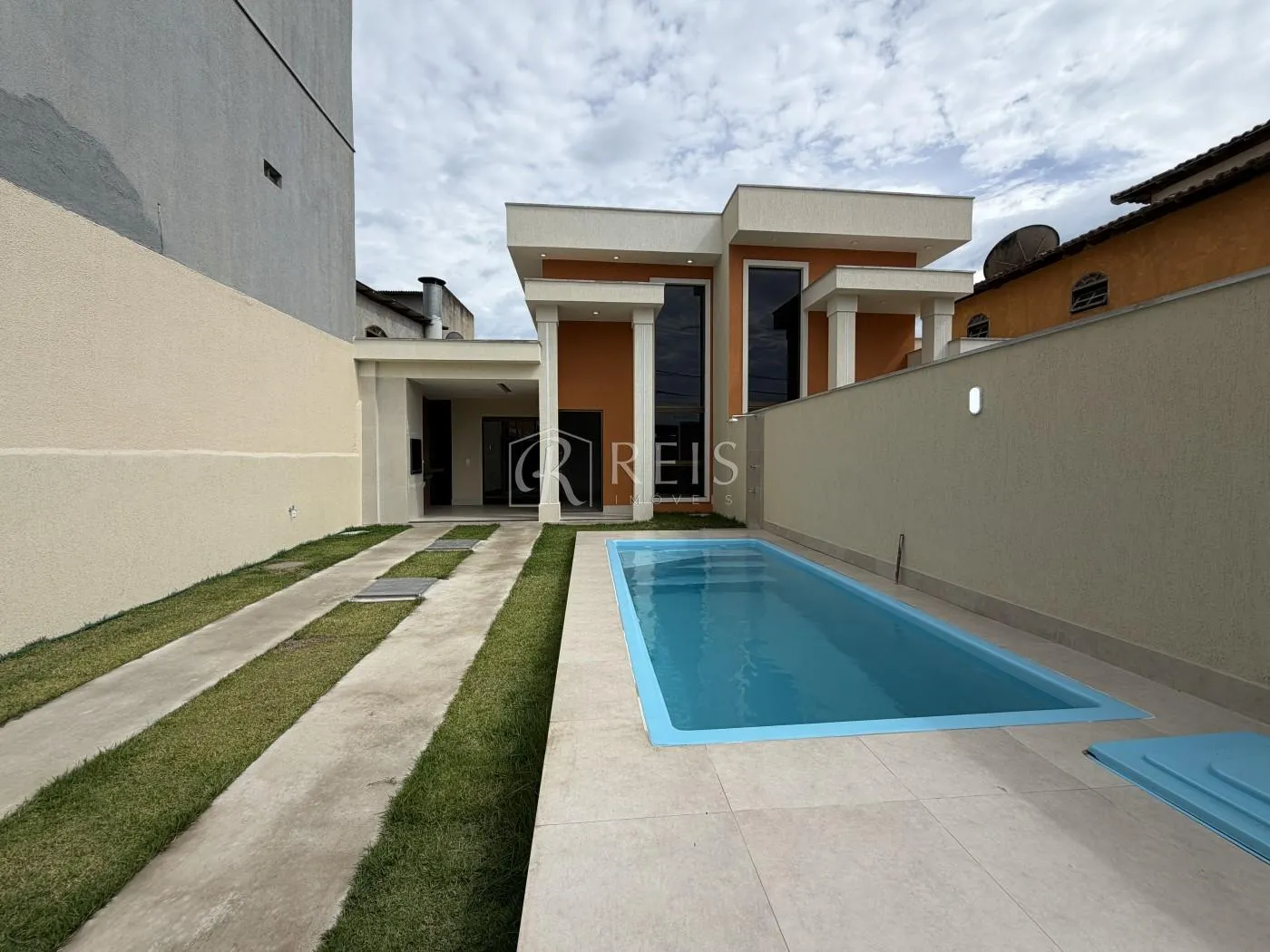 Imagem Casa para Venda em Rio das Ostras, Atlântica, 3 dormitórios, 1 suíte, 3 banheiros, 2 vagas