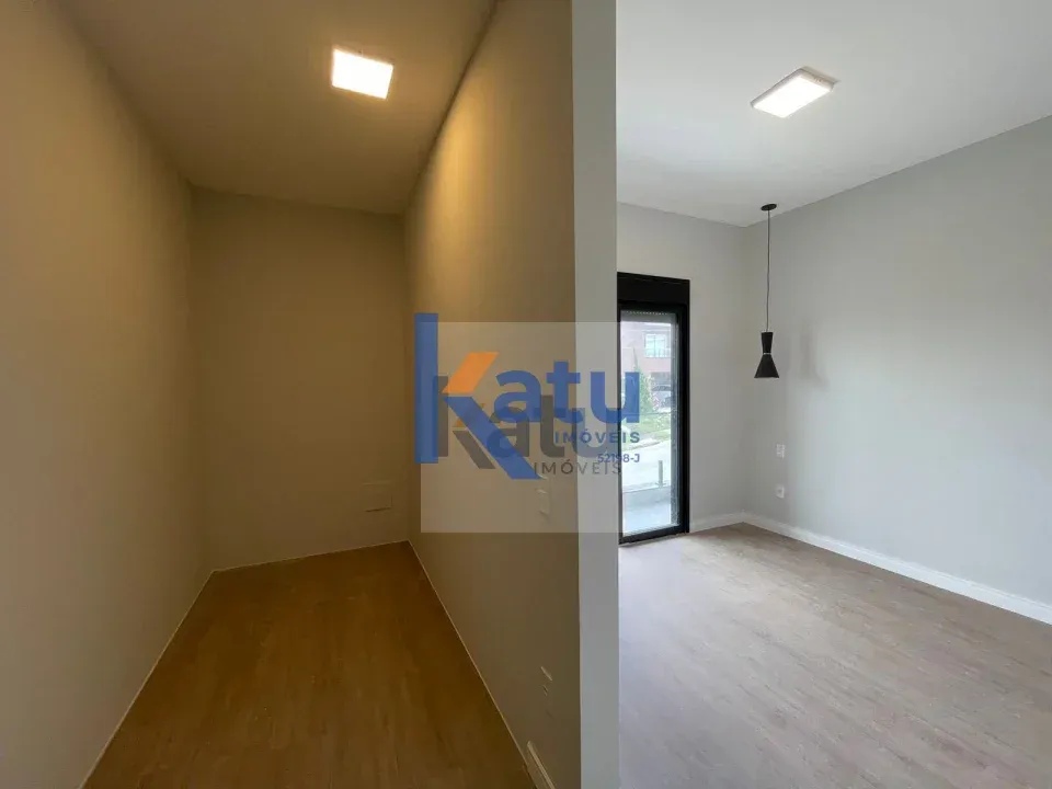 Imagem CASA À VENDA NO BAIRRO ELOY CHAVES - CONDOMÍNIO RESERVA ERMIDA - JUNDIAÍ/SP

Imóvel com 196 m² ...