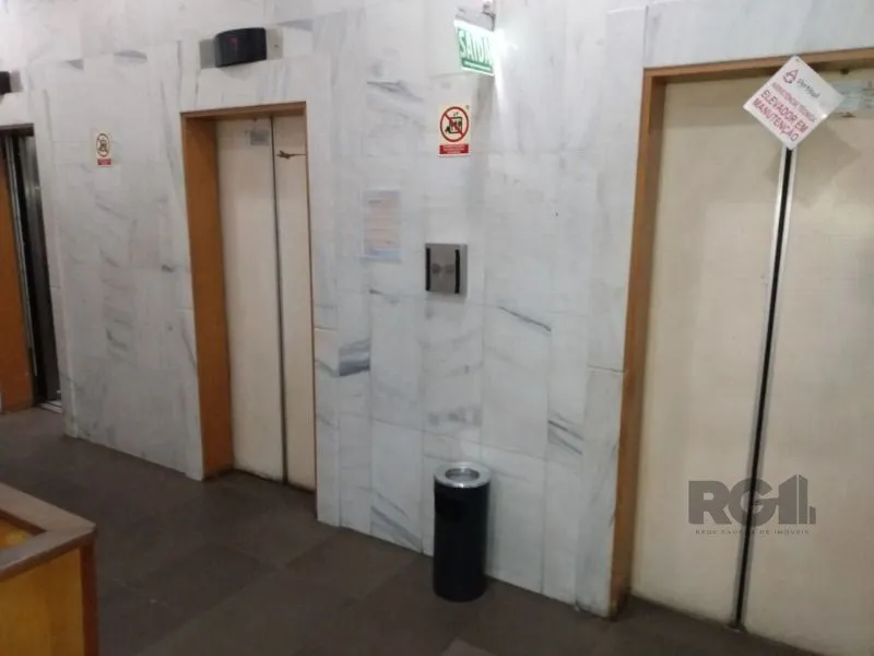 Imagem Sala Comercial para Aluguel no Centro Histórico - Vista para o Guaíba