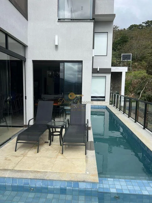 Imagem Casa em Condomínio para Venda em Teresópolis / RJ no bairro Albuquerque