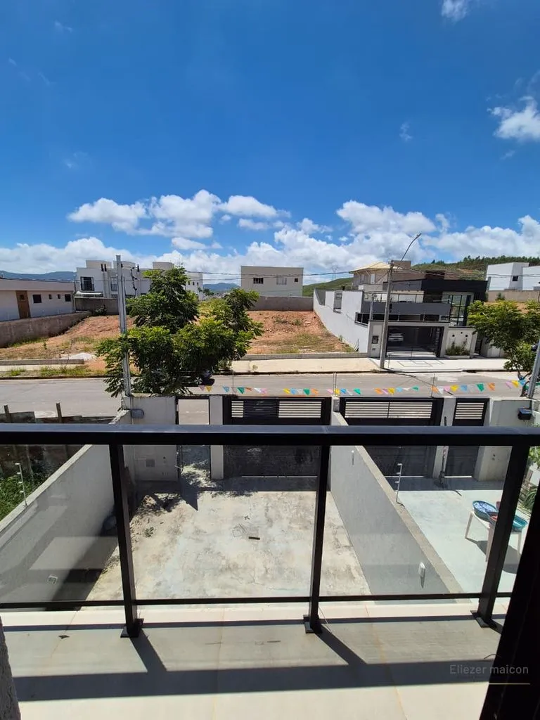 Imagem Sobrado à Venda com 2 suítes no bairro Jardim Florença, em Poços de Caldas - MG