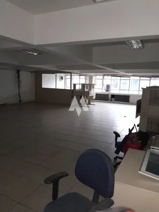 Imagem Sala Comercial Centro de Santos - Ampla - 06 vagas de garagem demarcada