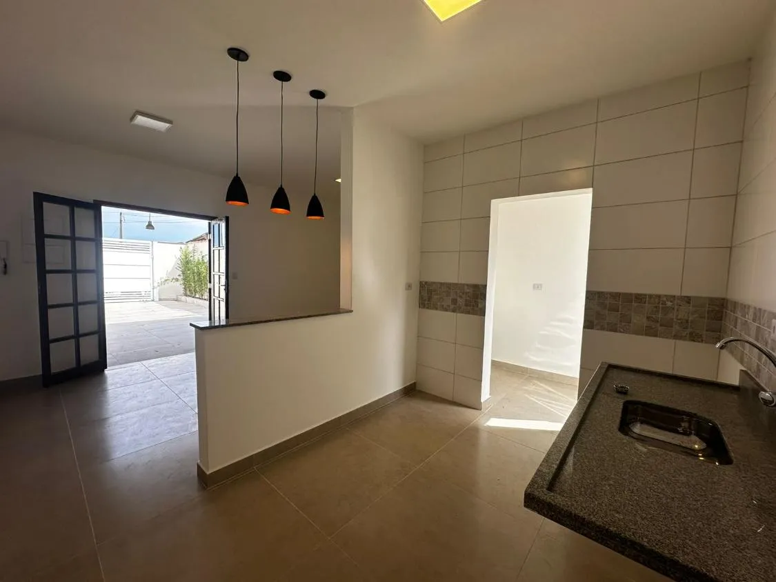 Imagem CASA NOVA COM PISCINA, 02 DORMITÓRIOS E DISPONÍVEL PARA VENDA E LOCAÇÃO LADO PISTA NA VILA ATLÂNTICA EM MONGAGUÁ