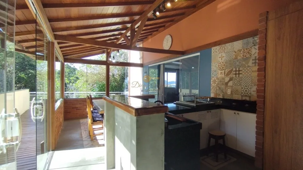 Imagem Casa em Condomínio para Venda em Teresópolis / RJ no bairro Cascata dos Amores