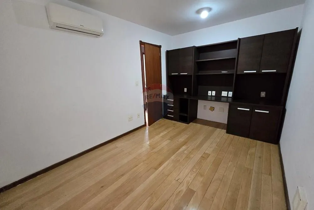 Imagem Frontal mar, lâmina, 3 quartos.
