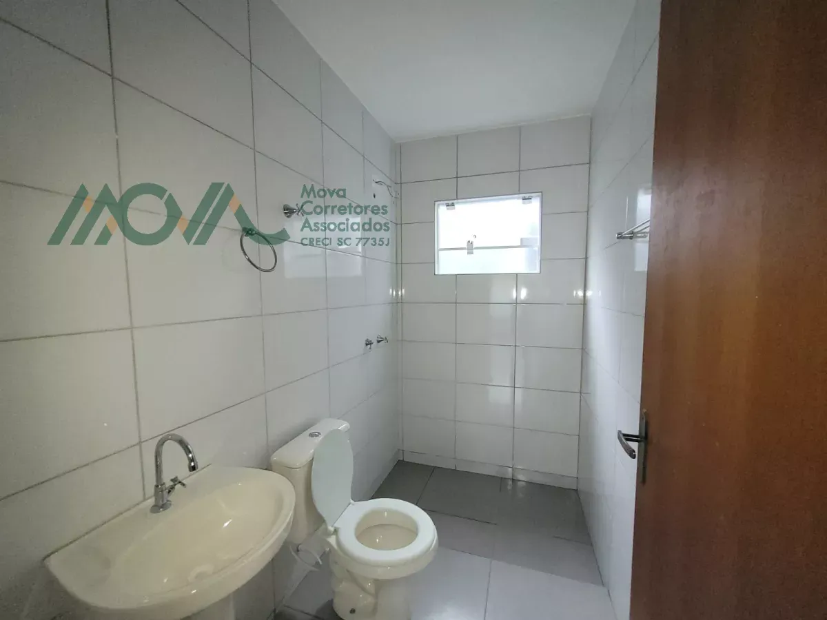 Imagem Casa de esquina, localizada no Balneário Farol do Itapoá II, com área construída de aproximadame...