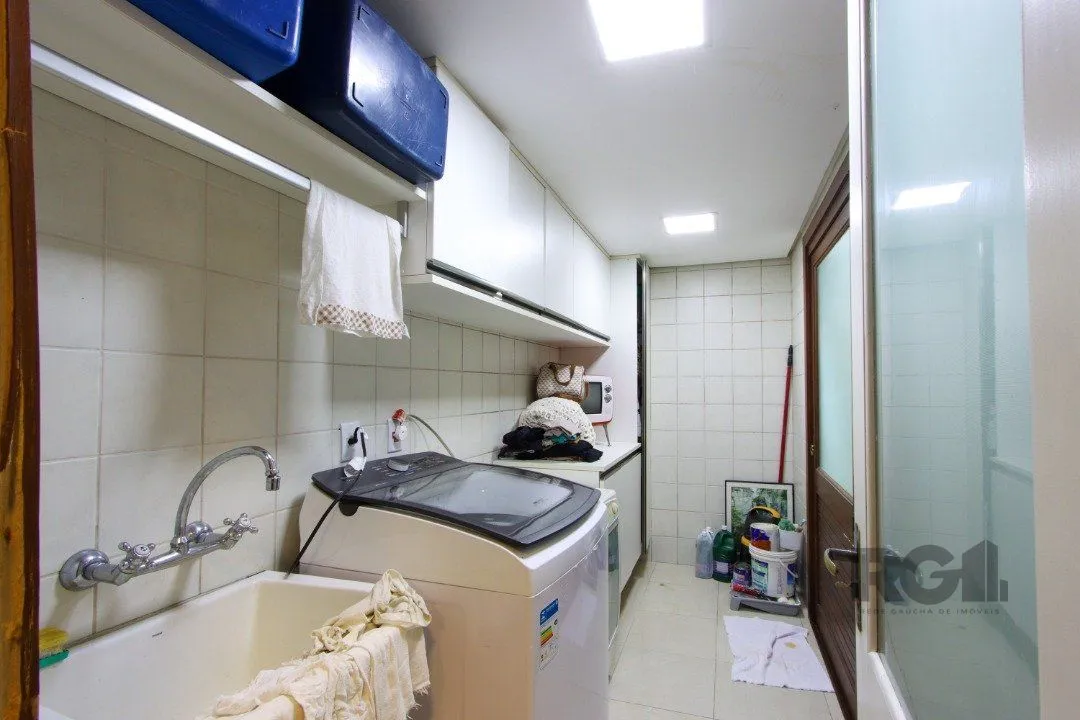 Imagem Casa com 327m² de área privativa, oferecendo 3 dormitórios, sendo 3 suítes