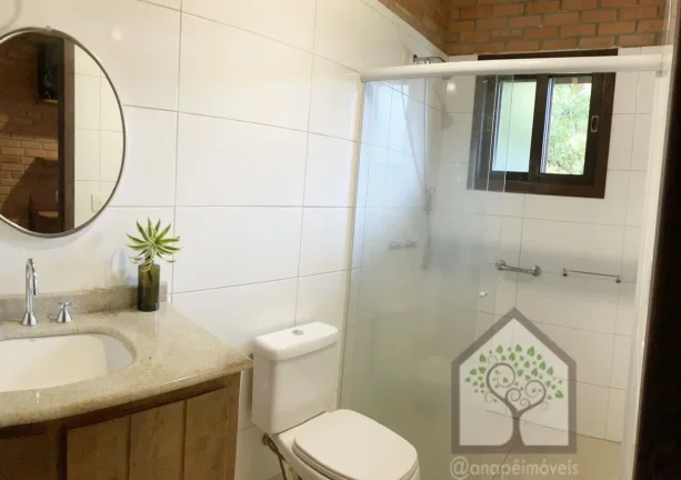 Imagem Casa rústica em condomínio fechado no Sambaqui