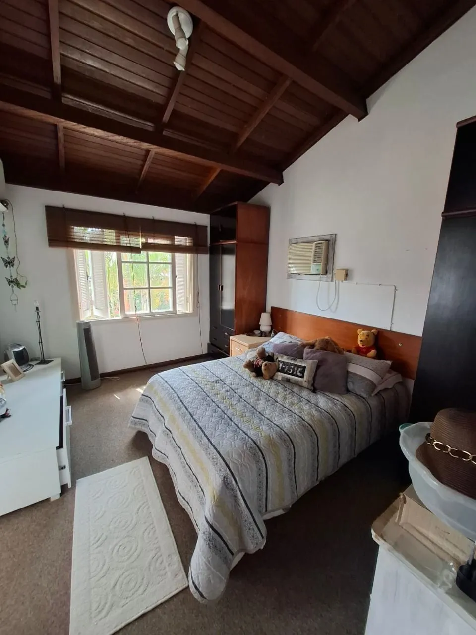 Imagem Casa em Porto Alegre, no bairro Ipanema, com 3 dormitório(s), e 3 banheiros, à venda.