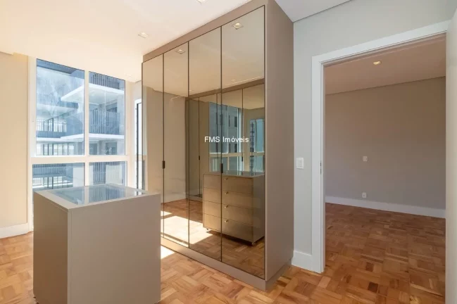 Imagem Apartamento à venda em Higienópolis, com 3 suítes, 2 vagas e 250m².