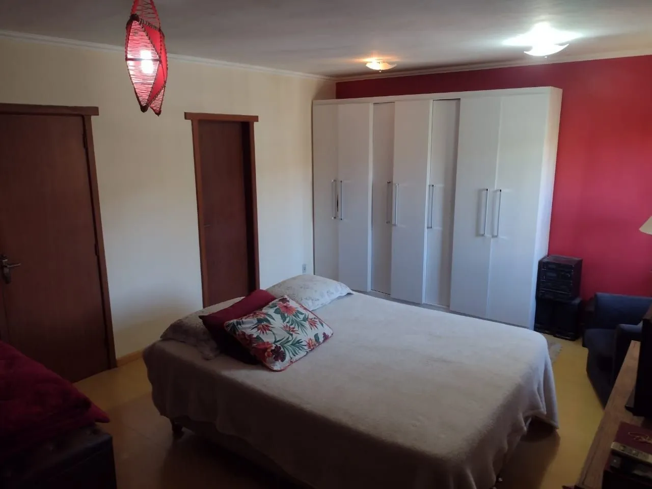 Imagem Casa para Venda - 693.6m², 5 dormitórios, sendo 3 suites, 4 vagas - Hípica