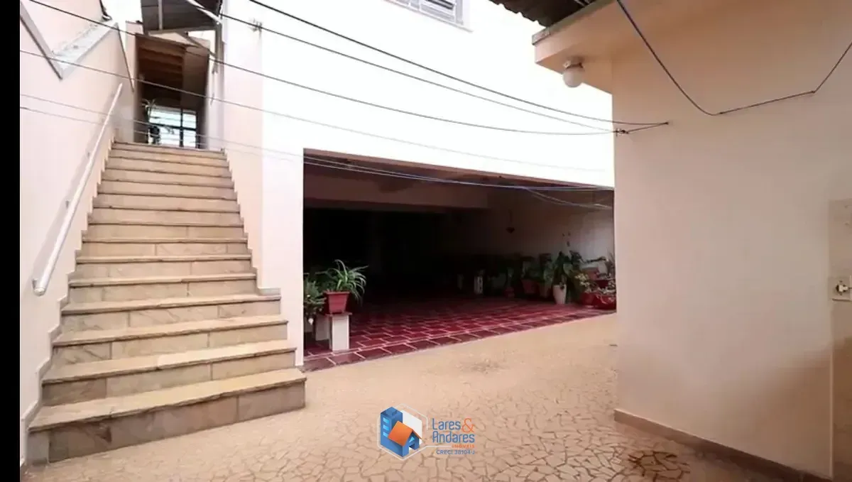 Imagem Casa para venda em Parque Peruche com 4 quartos, sendo 1 suíte, 228m²