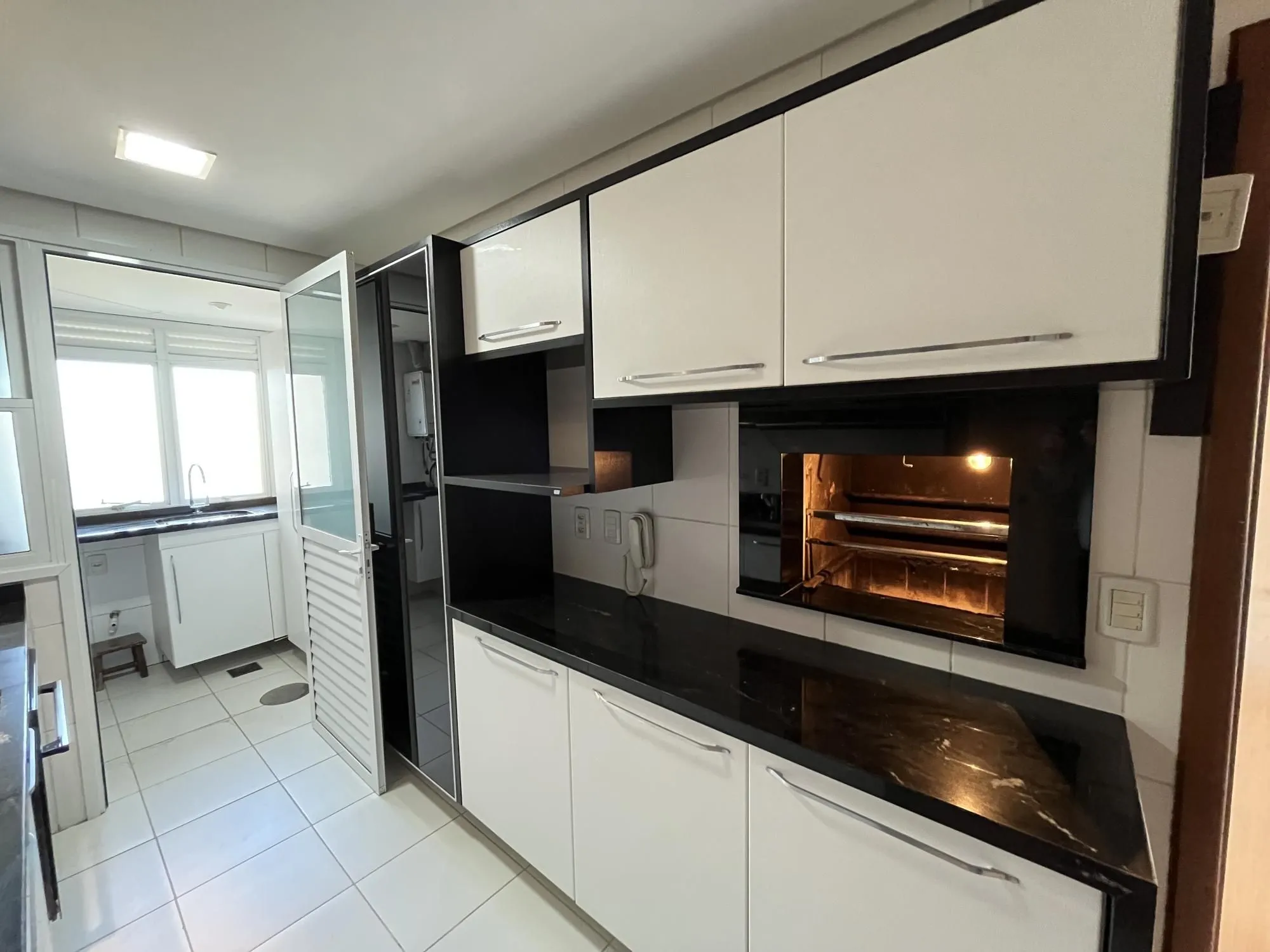 Imagem Apartamento de 3 quartos, suíte e 2 vagas de garagem no bairro Higienópolis POA