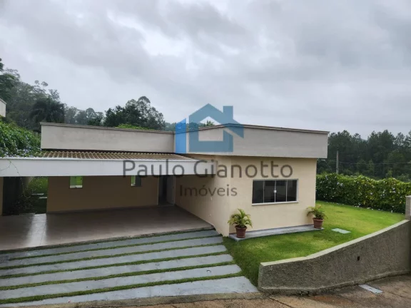 Foto do imóvel Casas térreas, 3 suítes, à venda ou locação na Granja Viana em Rua Uruana