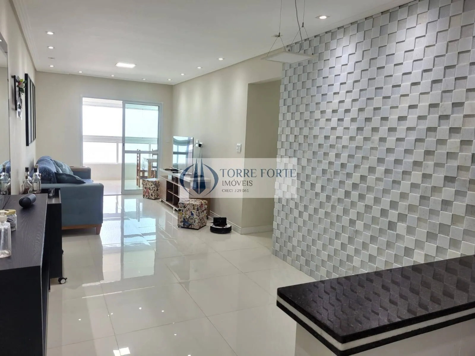 Imagem Maravilhoso apartamento 3 dormitórios, 1 suíte, 2 vagas pé na areia