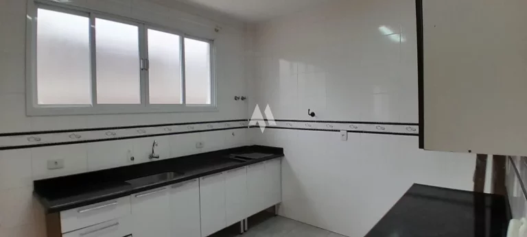 Imagem Casa Sobreposta com 03 quartos (01 suíte) - Lavabo- Varanda Gourmet - Bairro Campo Grande