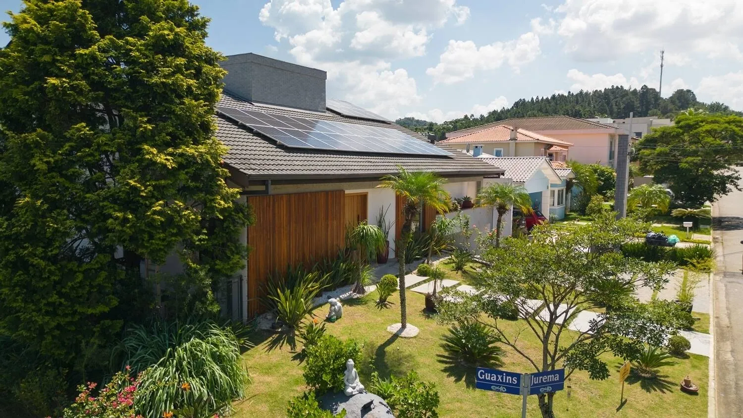 Imagem Casa de Luxo Modernizada em Alphaville ? Privacidade, Conforto e Sustentabilidade