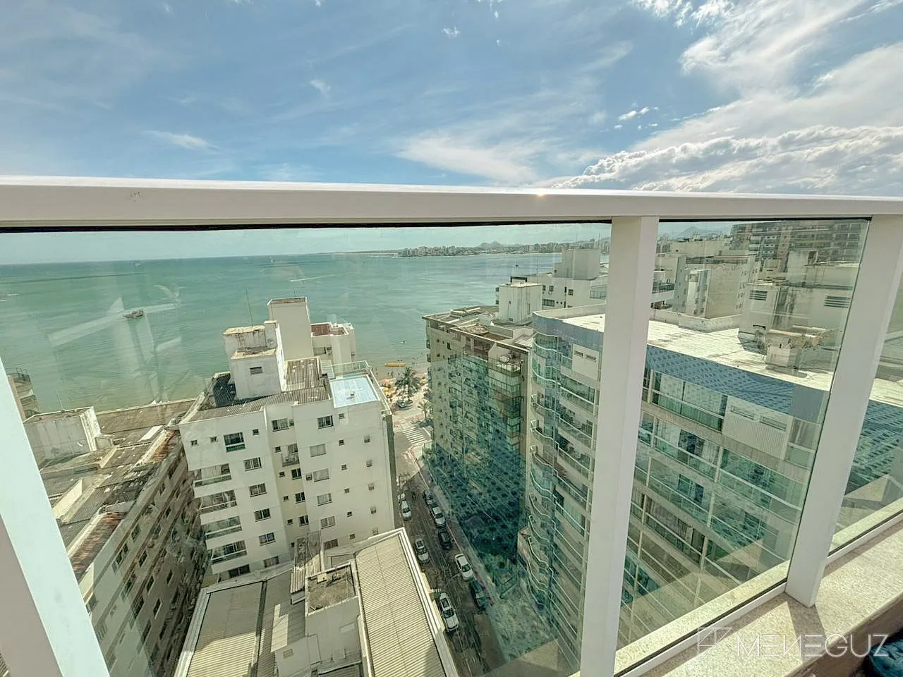 OPORTUNIDADE A UMA QUADRA DO MAR, FINAMENTE MOBILIADO