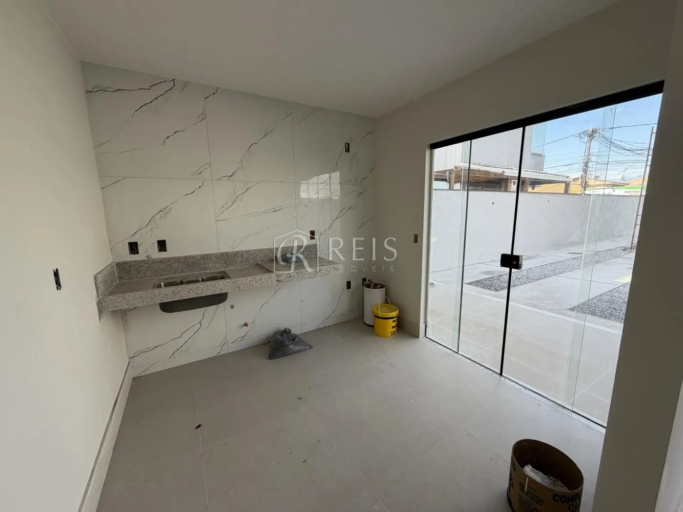 Imagem Casa para Venda em Rio das Ostras, Jardim Mariléa, 3 dormitórios, 2 suítes, 3 banheiros, 2 vagas