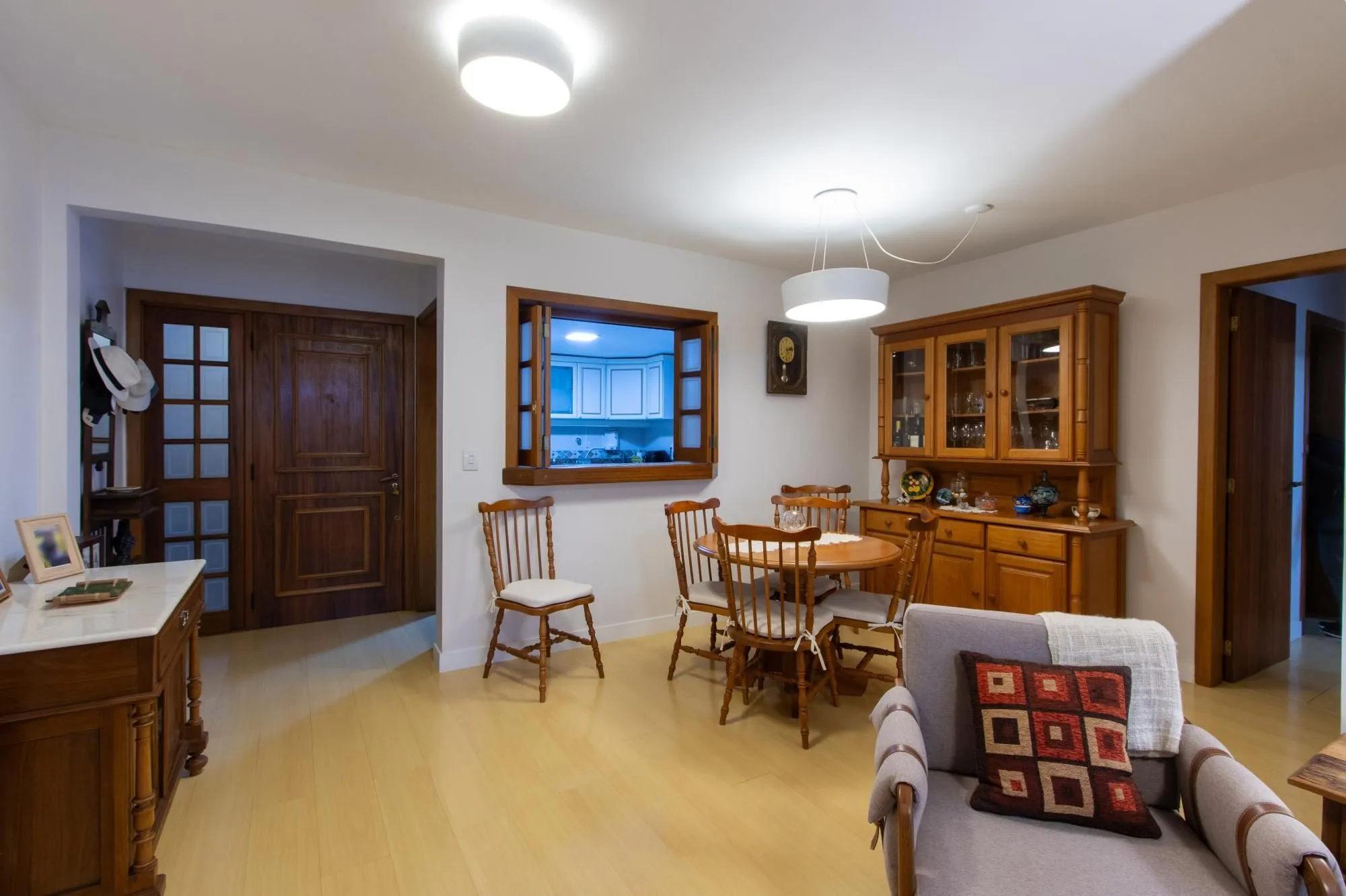 Imagem Apartamento de 4 dormitórios, 1 suíte e 2 vagas escrituradas - Bairro Ipanema.