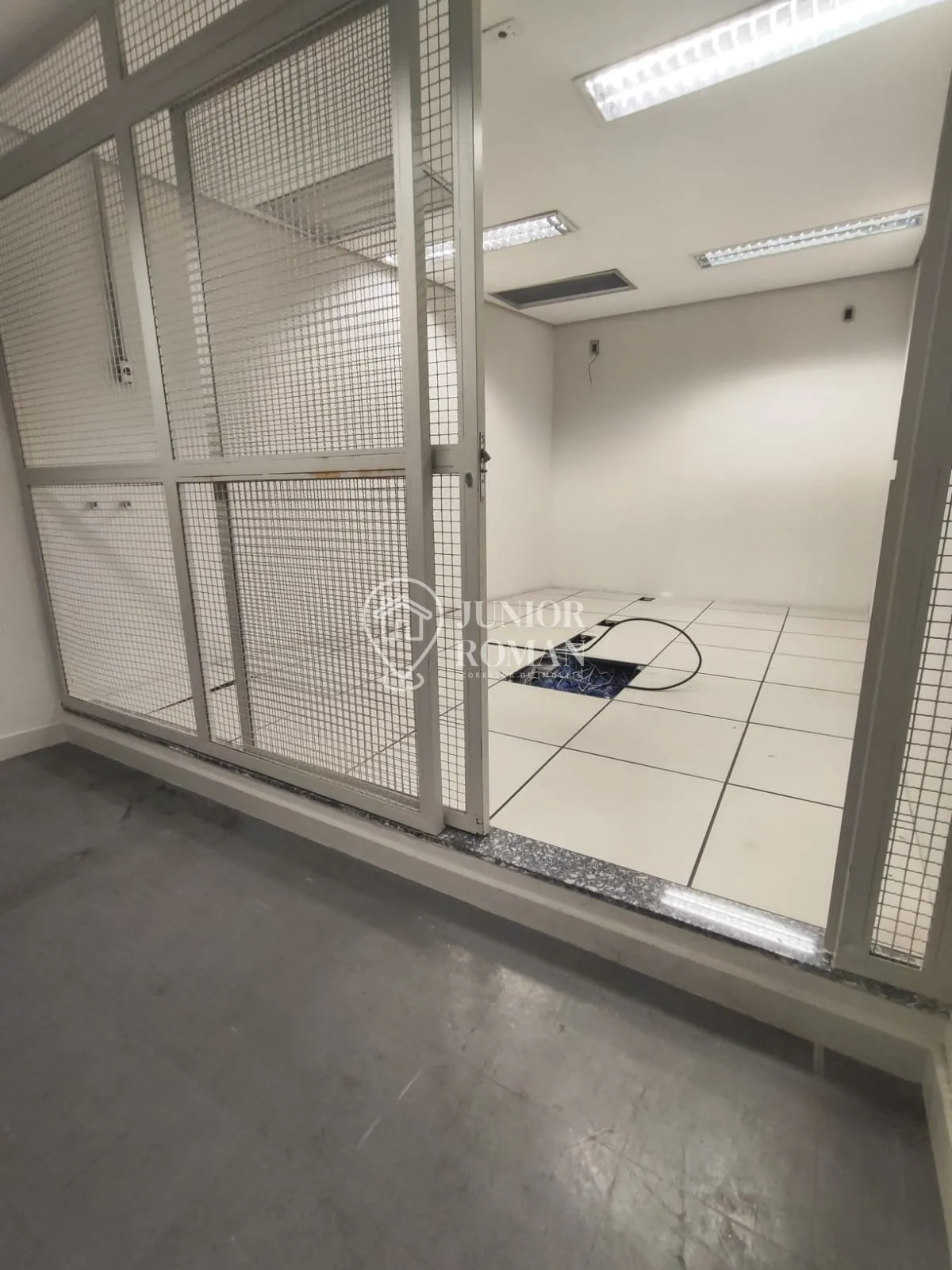 Imagem PRÉDIO COMERCIAL 2.579M² COM 35 VAGAS - EX AGÊNCIA BANCÁRIA EM SBC