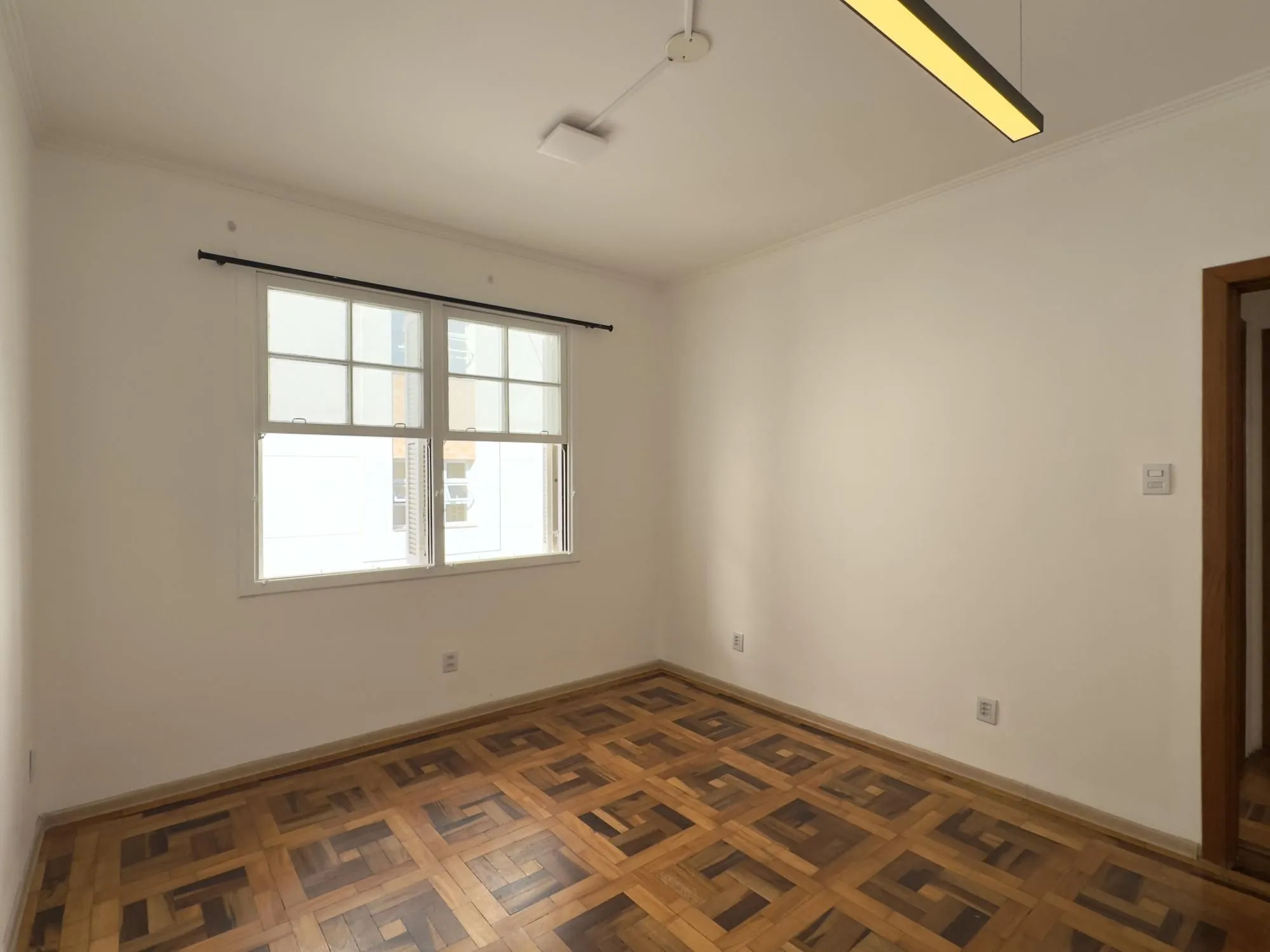 Imagem Apartamento reformado de 67m², 2 dormitórios com peças amplas na Praia de Belas