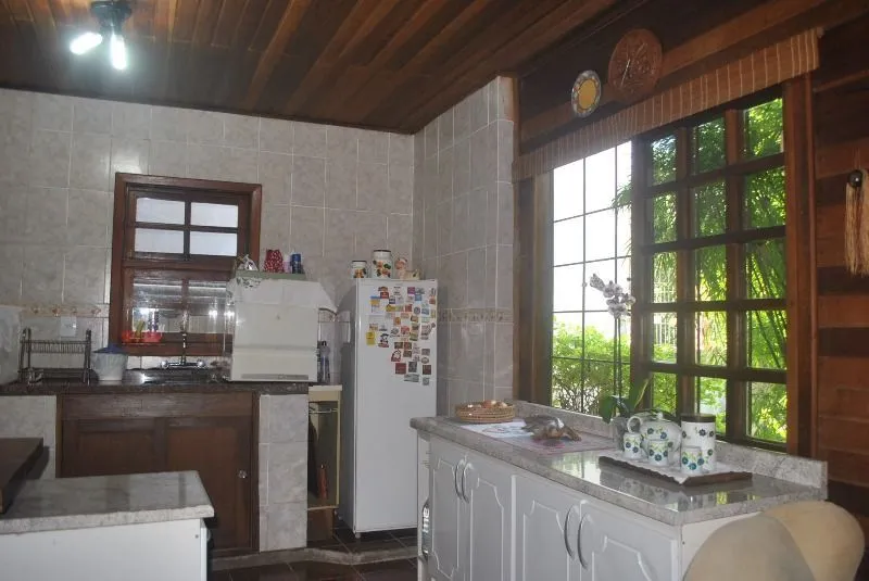Imagem Casa para Venda - 250m², 3 dormitórios, 4 vagas - Serraria